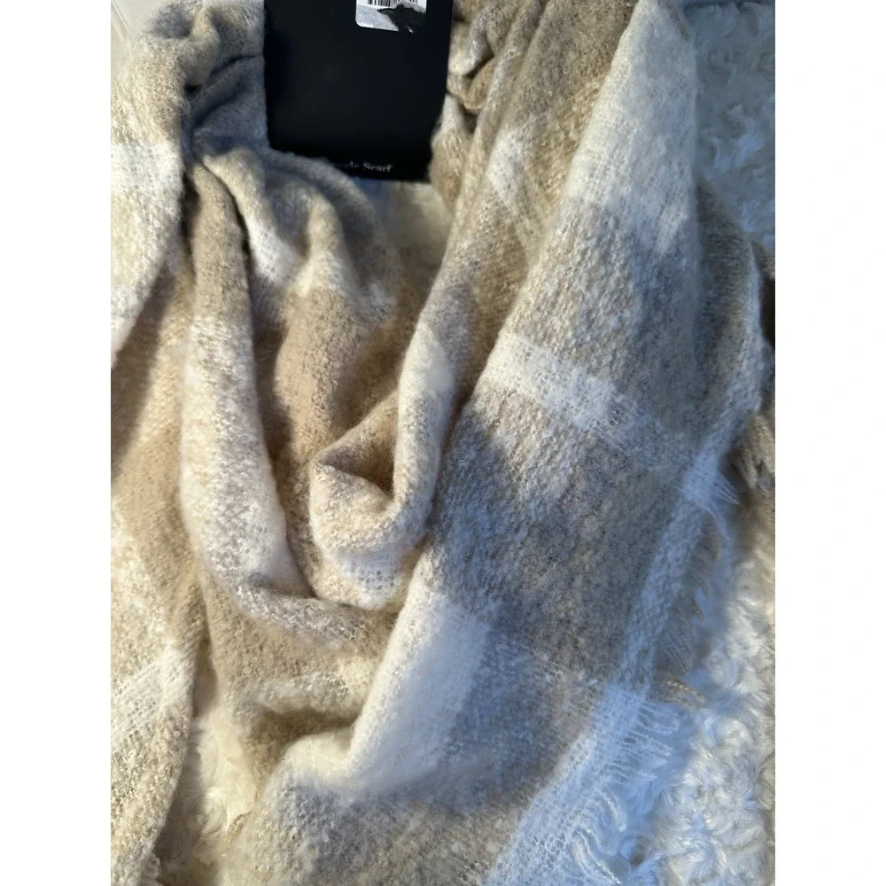 Ellen Tracy Plaid Knit Fringe Scarf Beige White Multifunctional Polyester